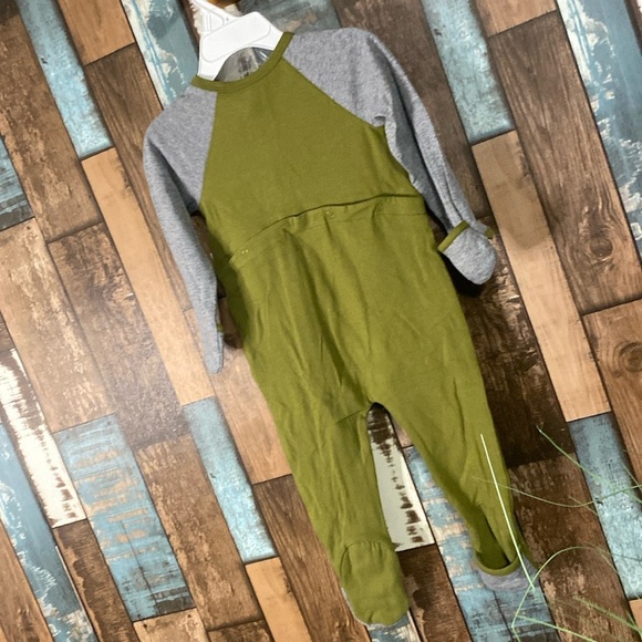 Robeez Dino 🦖 onsie with rollable feet and hands - Picture 15 of 16